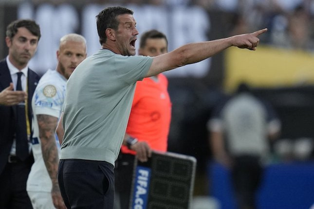 Gaya Melatih Cristian Chivu