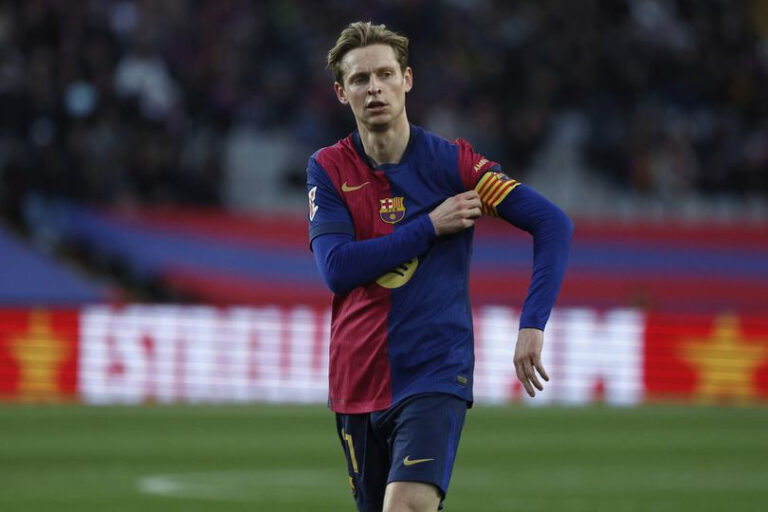 Barcelona Pertahankan
