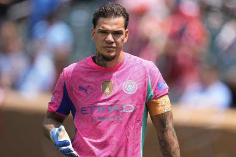 Ederson Tinggalkan Manchester