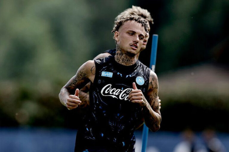 Napoli Didekati AC Milan