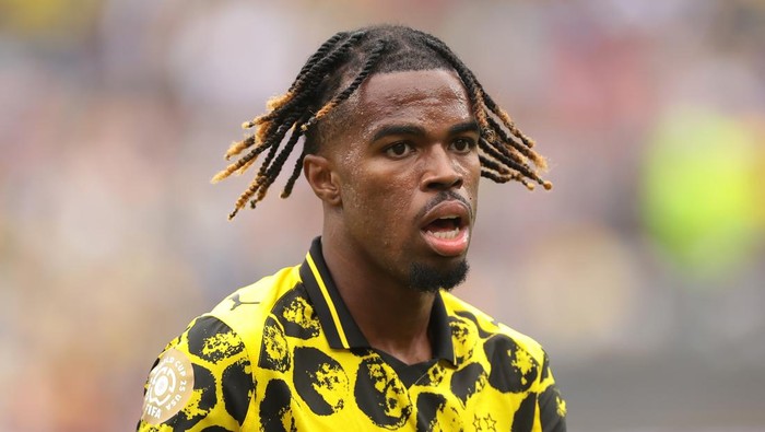 Borussia Dortmund Permanenkan Gelandang Muda Chelsea