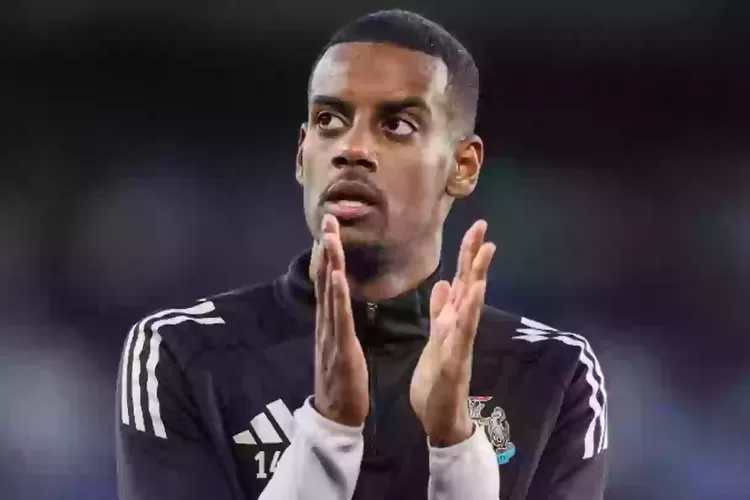 Alexander Isak Berlatih Sendiri di Newcastle: Foto Ditarik