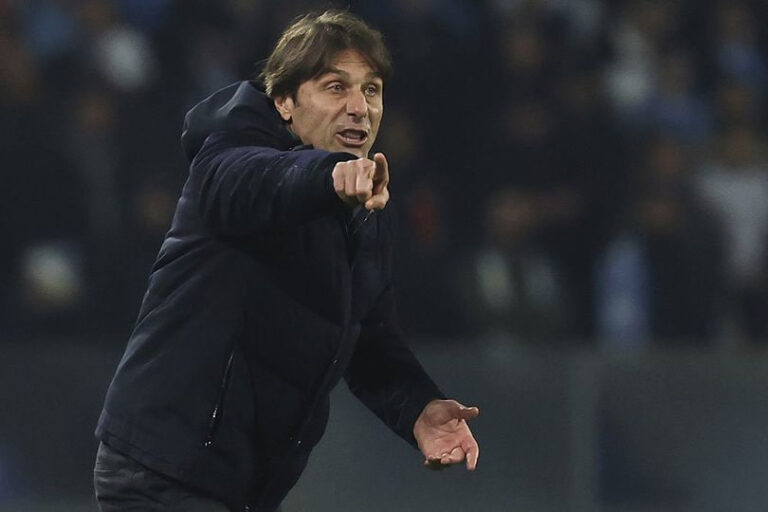 Napoli Tumbang di