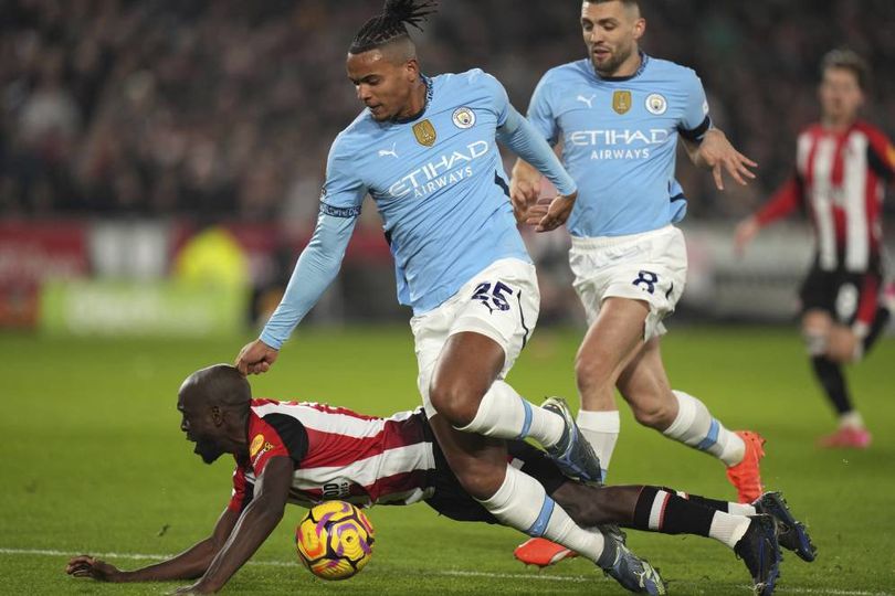 Bek Manchester City Tolak AC Milan