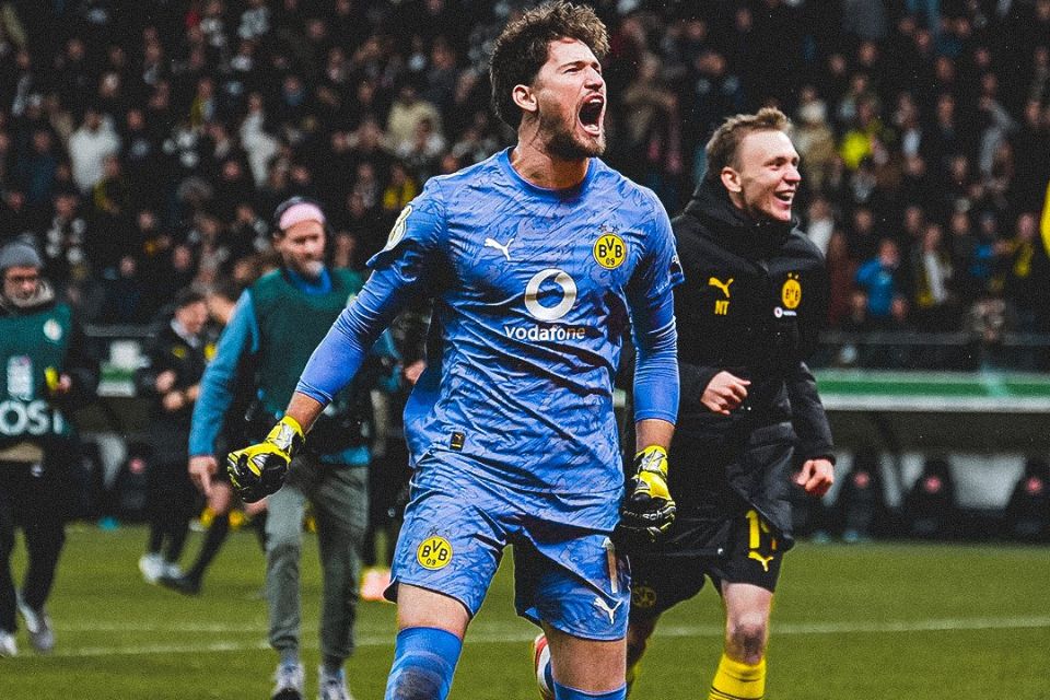 Hampir Kalah Dari Frankfurt, Kiper Dortmund Justru Bahagia