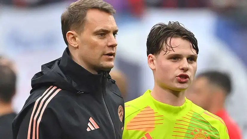 Akhir Perjalanan Manuel Neuer? Legenda Jerman Oliver Kahn Sarankan Kiper Bayern Munich Itu Untuk Pensiun