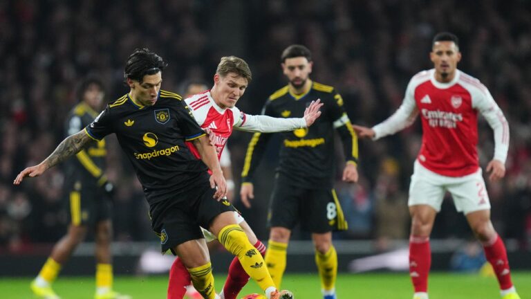 MU Kalahkan Arsenal 3-2 di Emirates Stadium