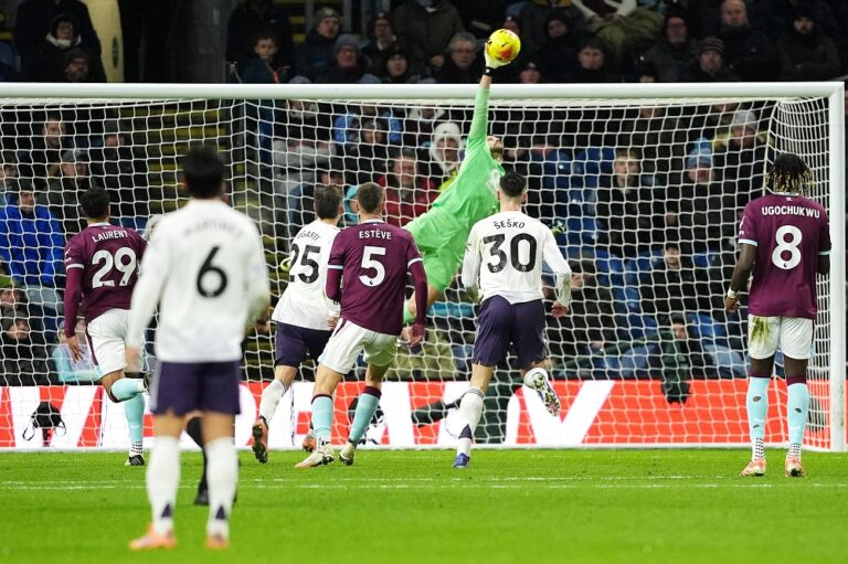 Burnley Tahan Imbang MU 2–2