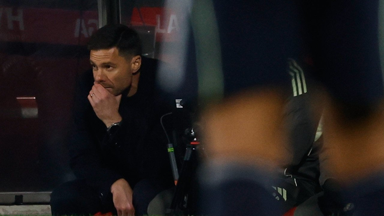 Xabi Alonso Resmi Dipecat