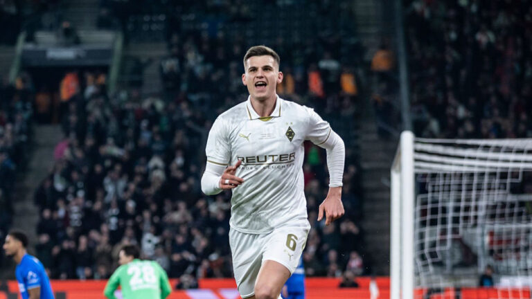 Gol Bunuh Diri Buyarkan Asa Gladbach Raih Tiga Poin