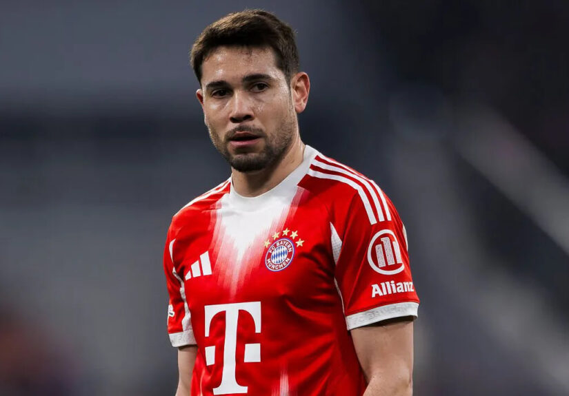 Tinggalkan Bayern, Raphael Guerreiro Bisa Jadi Solusi Hemat Bagi MU