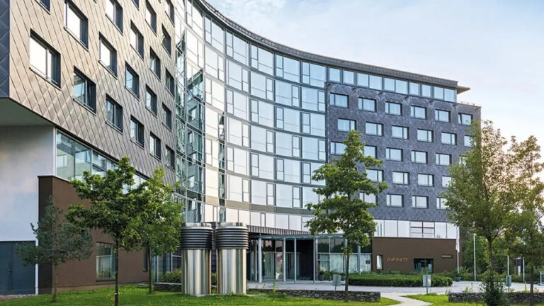 Jelang Leg Kedua, Bayern Munich Menolak Berbagi Hotel dengan PSG