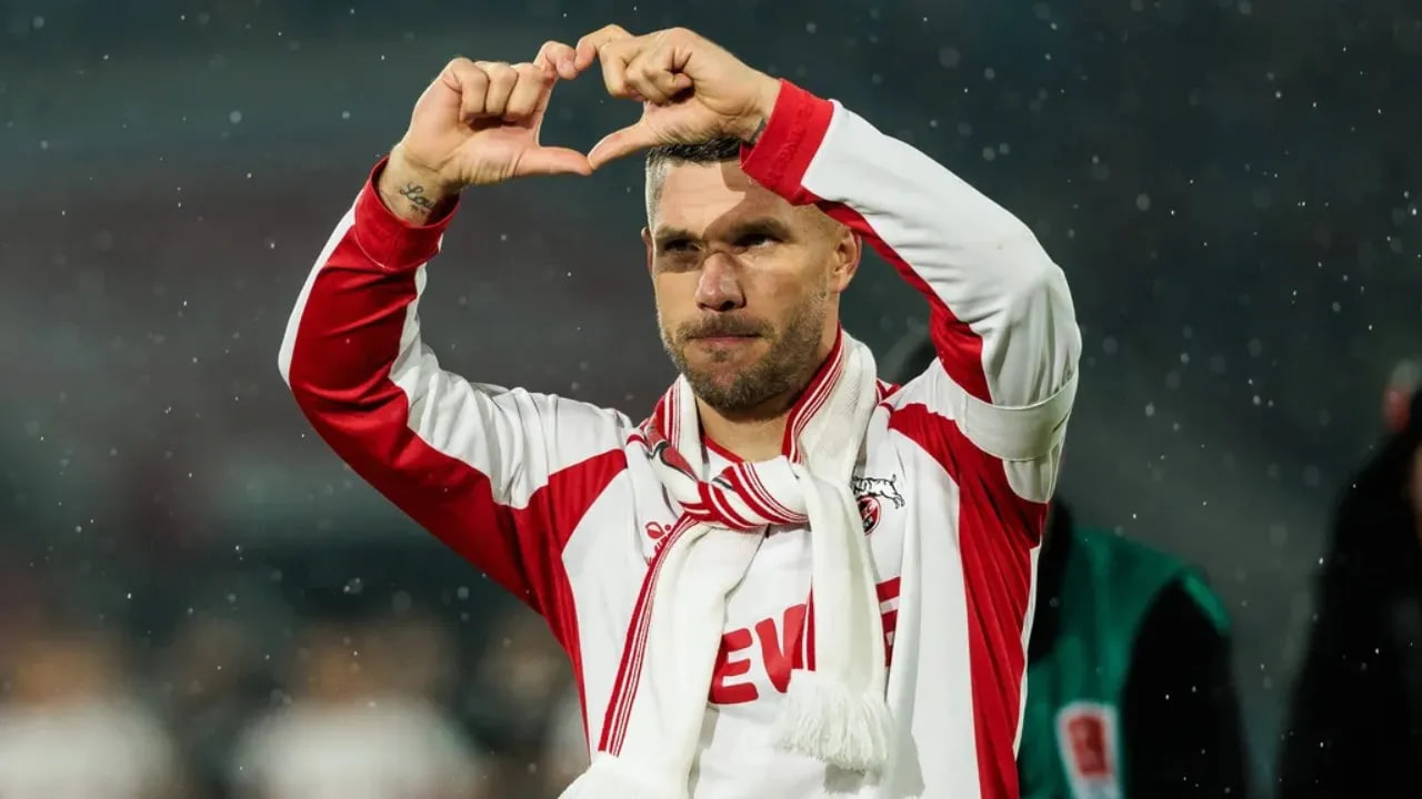 Lukas Podolski Resmi Umumkan Pensiun sebagai Pemain Sepakbola